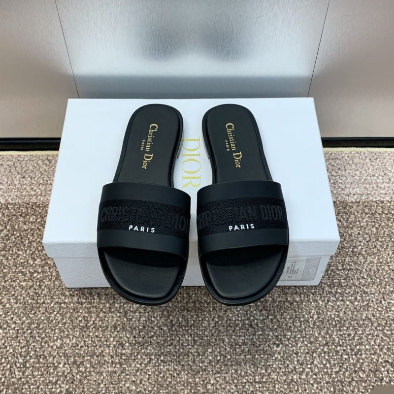 ch**an D*or slippers